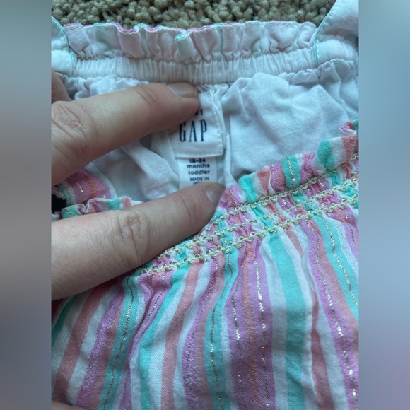 GAP - Picture 2 of 2